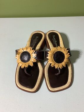 Franco Barbieri sunflower thong sandals, size 8